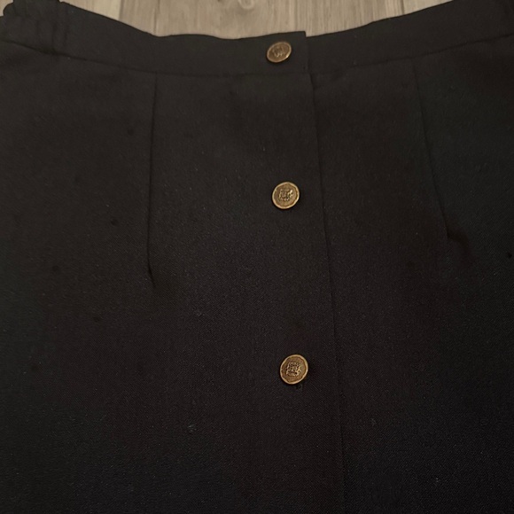 Elegant Black Button-Down Skirt - Picture 2 of 3